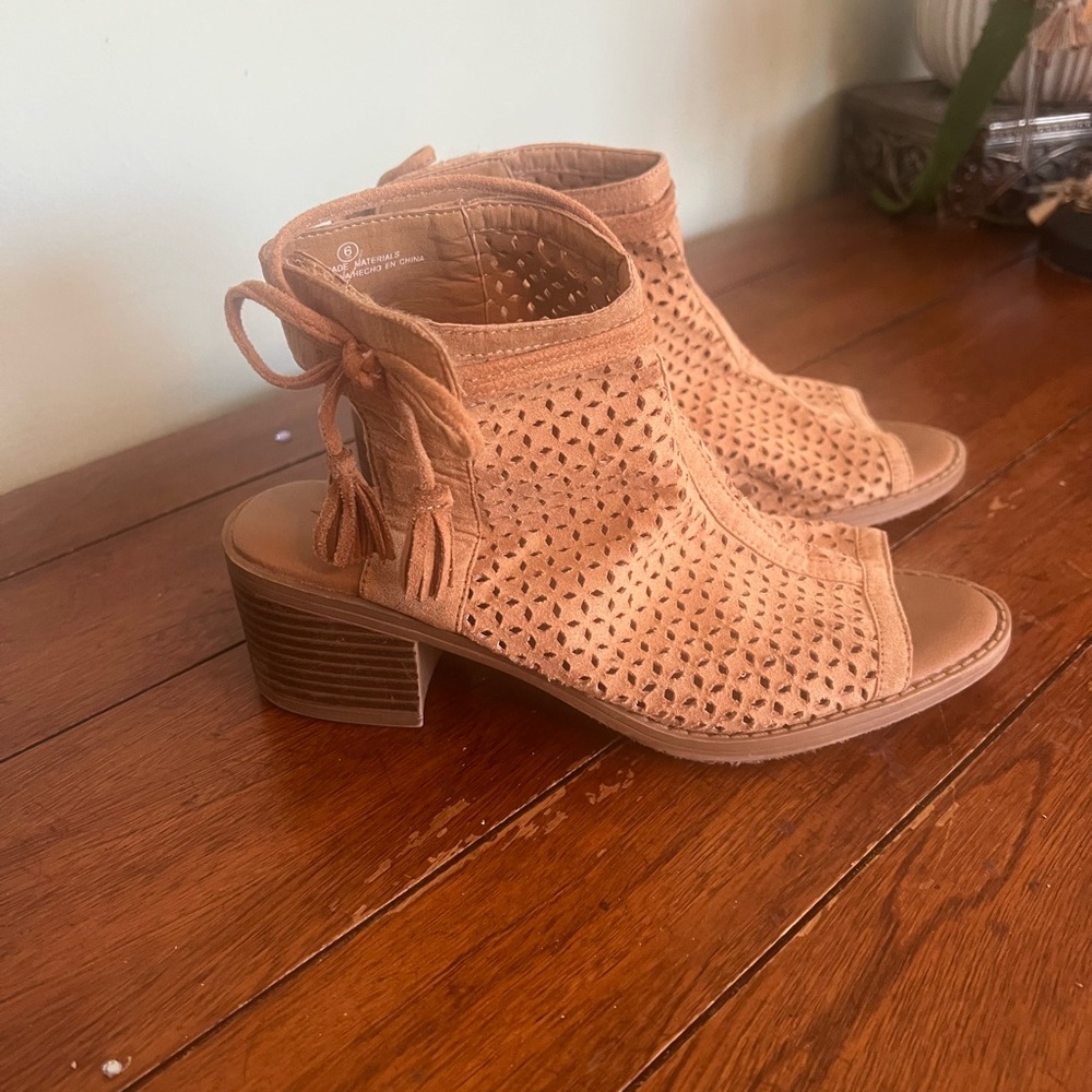 Justice Tan Heeled Boots with Intricate Design